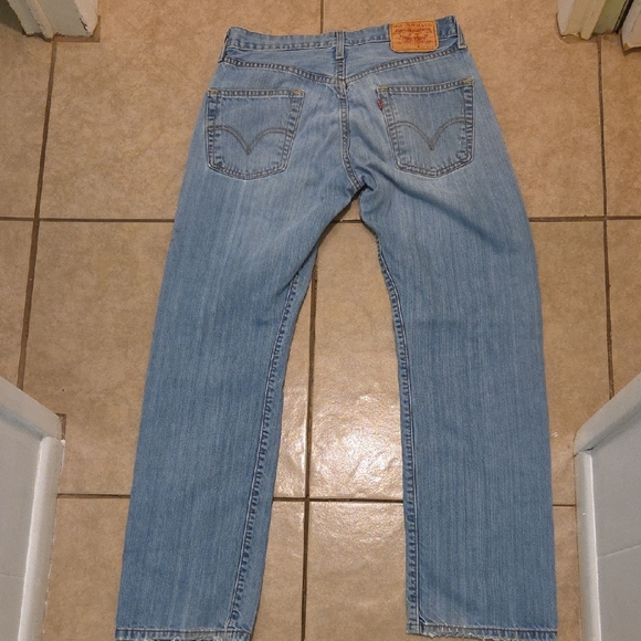 Levi's Men's Light Wash Straight Jeans - Picture 2 of 5